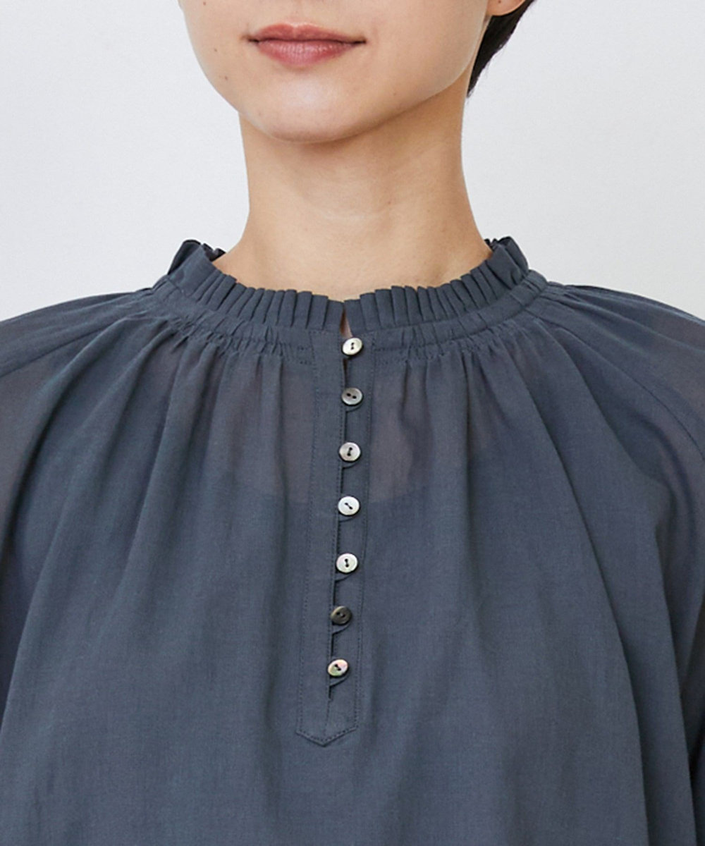 LOISIR コットンボイルタックフリルブラウス チャコールグレー