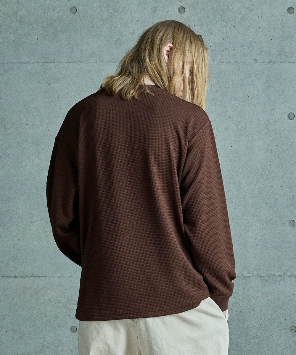 MEN'S BIGI テックサーマル ヘンリーネックシャツ＜吸水速乾・ストレッチ・軽量・通気性・保温性＞ ブラウン