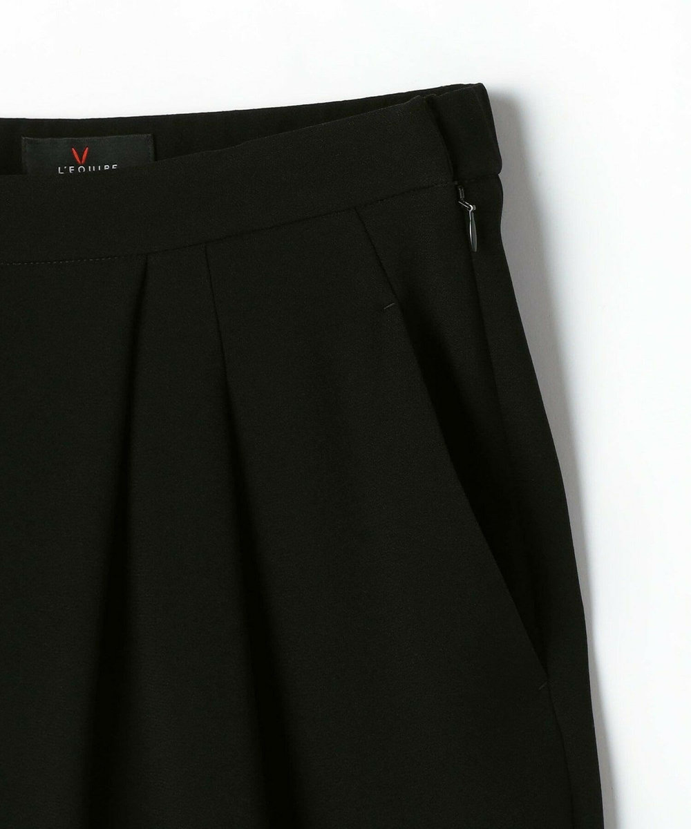 L'EQUIPE バックサテンラップテーパードパンツ ブラック