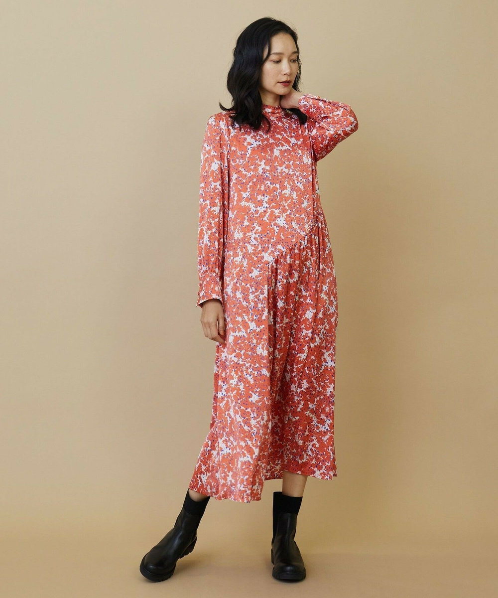 L'EQUIPE 【YOSHIKO KRIS-WEBB×L’EQUIPE】クラシカルフラワープリントサテンワンピース レッド