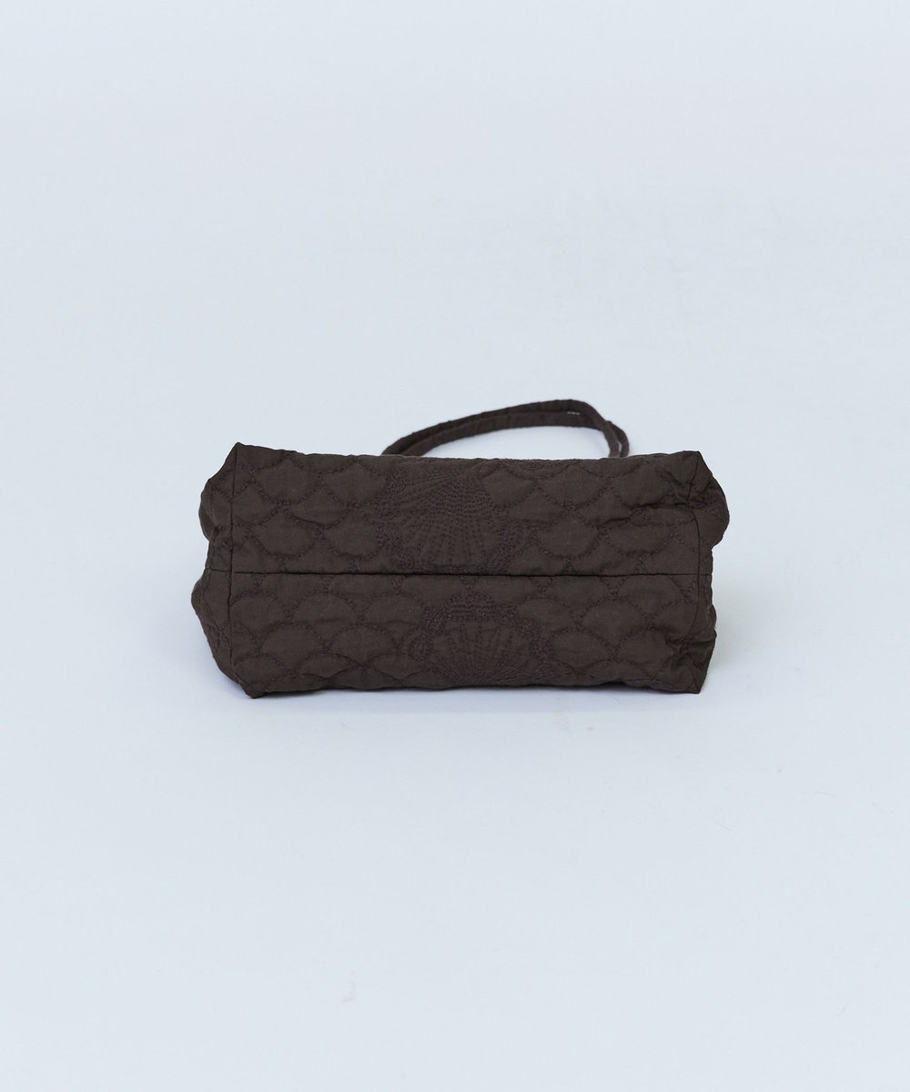LOISIR コットンリネンキルティング風刺繍バッグ ブラウン