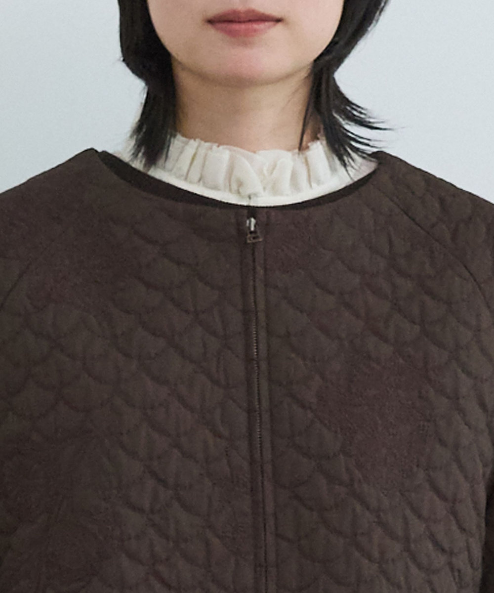 LOISIR コットンリネンキルティング風刺繍ノーカラージャケット ブラウン