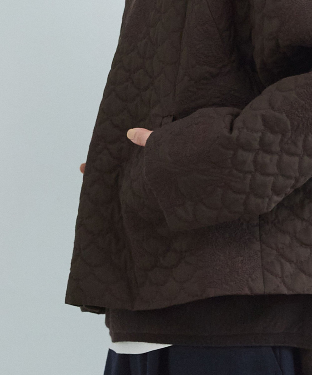 LOISIR コットンリネンキルティング風刺繍ノーカラージャケット ブラウン