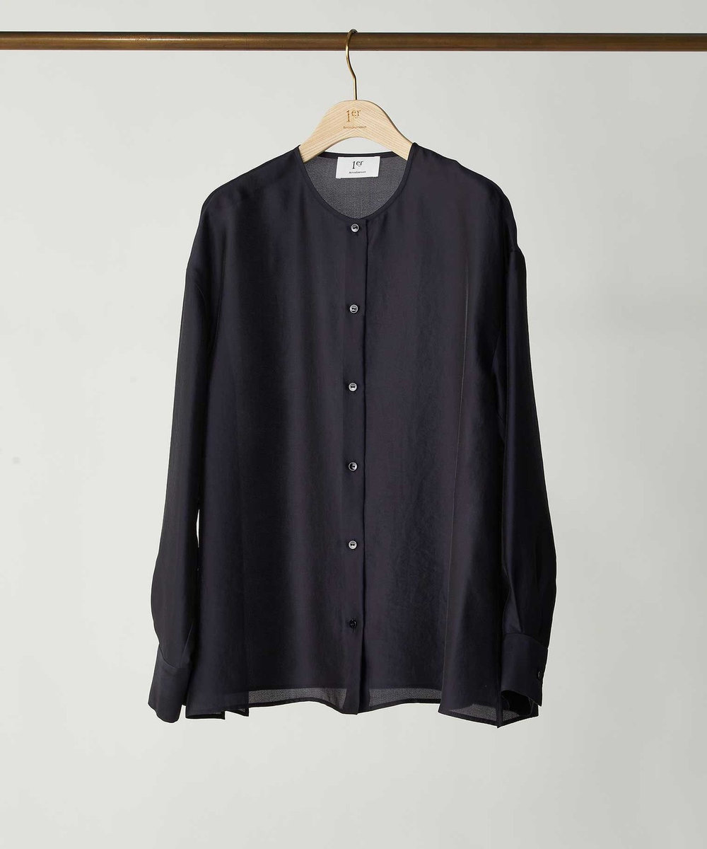 1er Arrondissement シルクライクノーカラーブラウス ネイビー