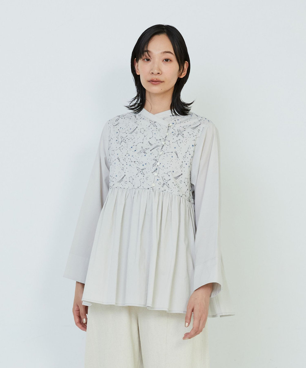 ADIEU TRISTESSE 星空プリント＆刺繍ブラウス ライトグレー