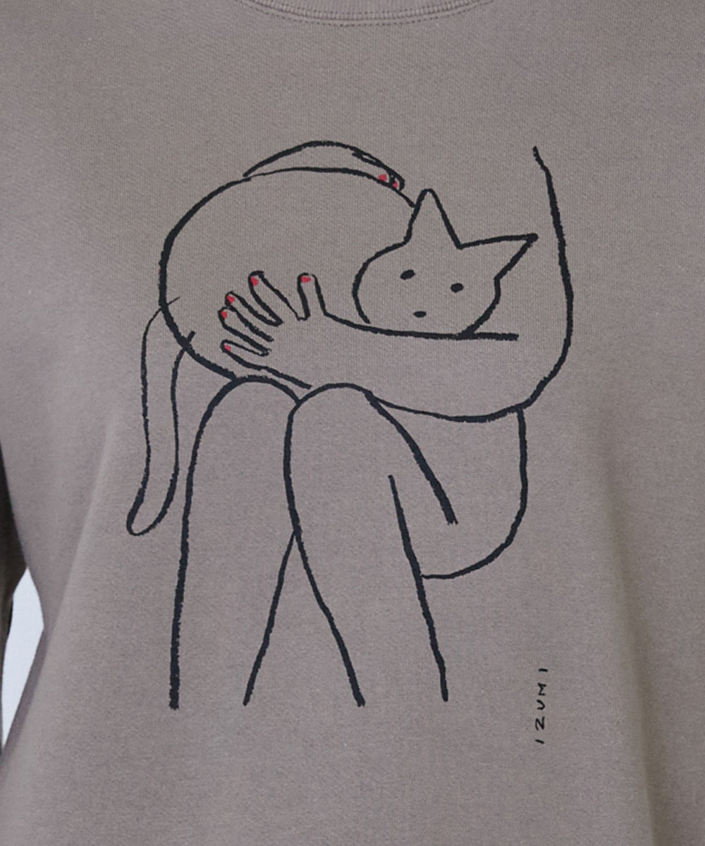 LOISIR 《塩川いづみさんコラボ》度詰め裏毛イラストプリントスウェット モカ