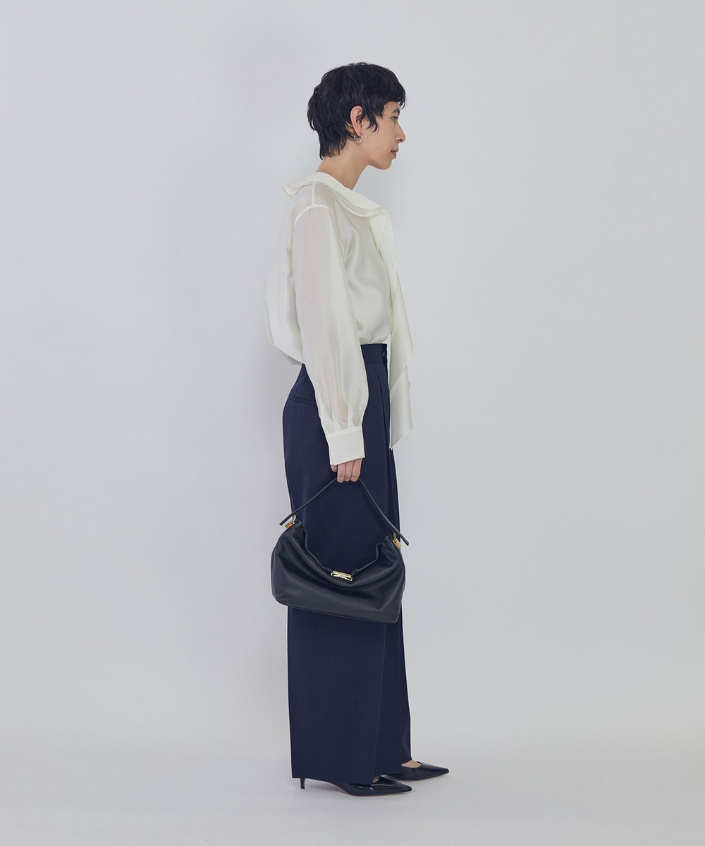 1er Arrondissement ラッフルＶネックブラウス オフホワイト
