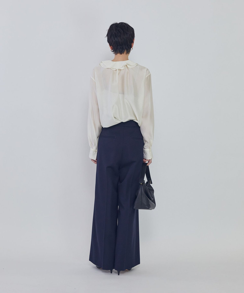 1er Arrondissement ラッフルＶネックブラウス オフホワイト