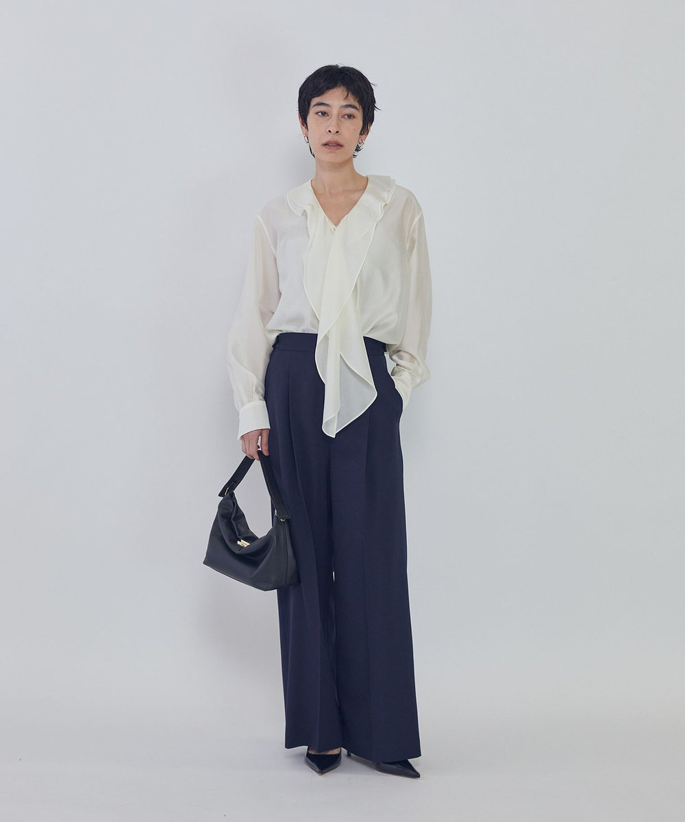 1er Arrondissement ラッフルＶネックブラウス オフホワイト