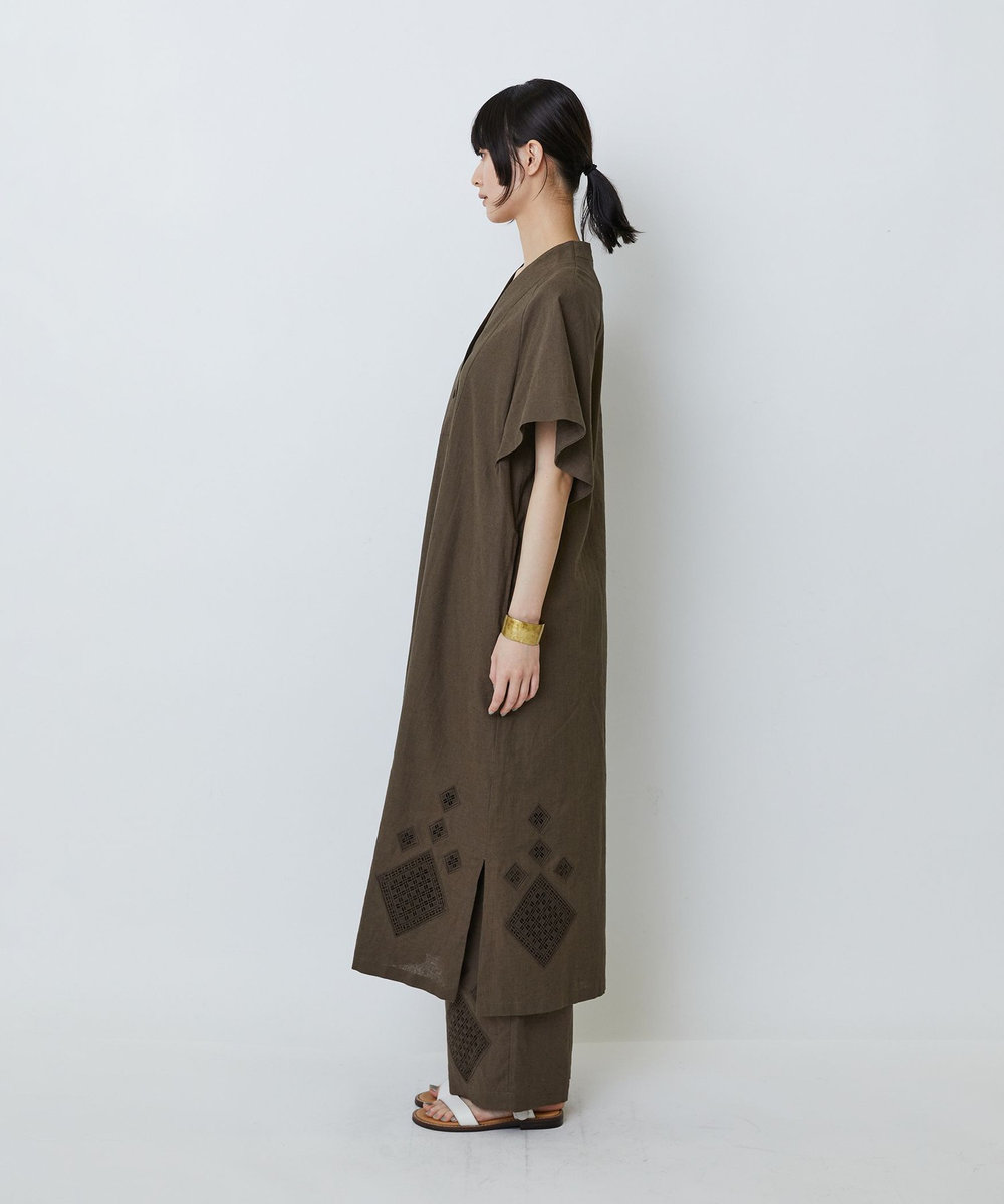 LOISIR コットンリネンクロス刺繍入りワンピース カーキ