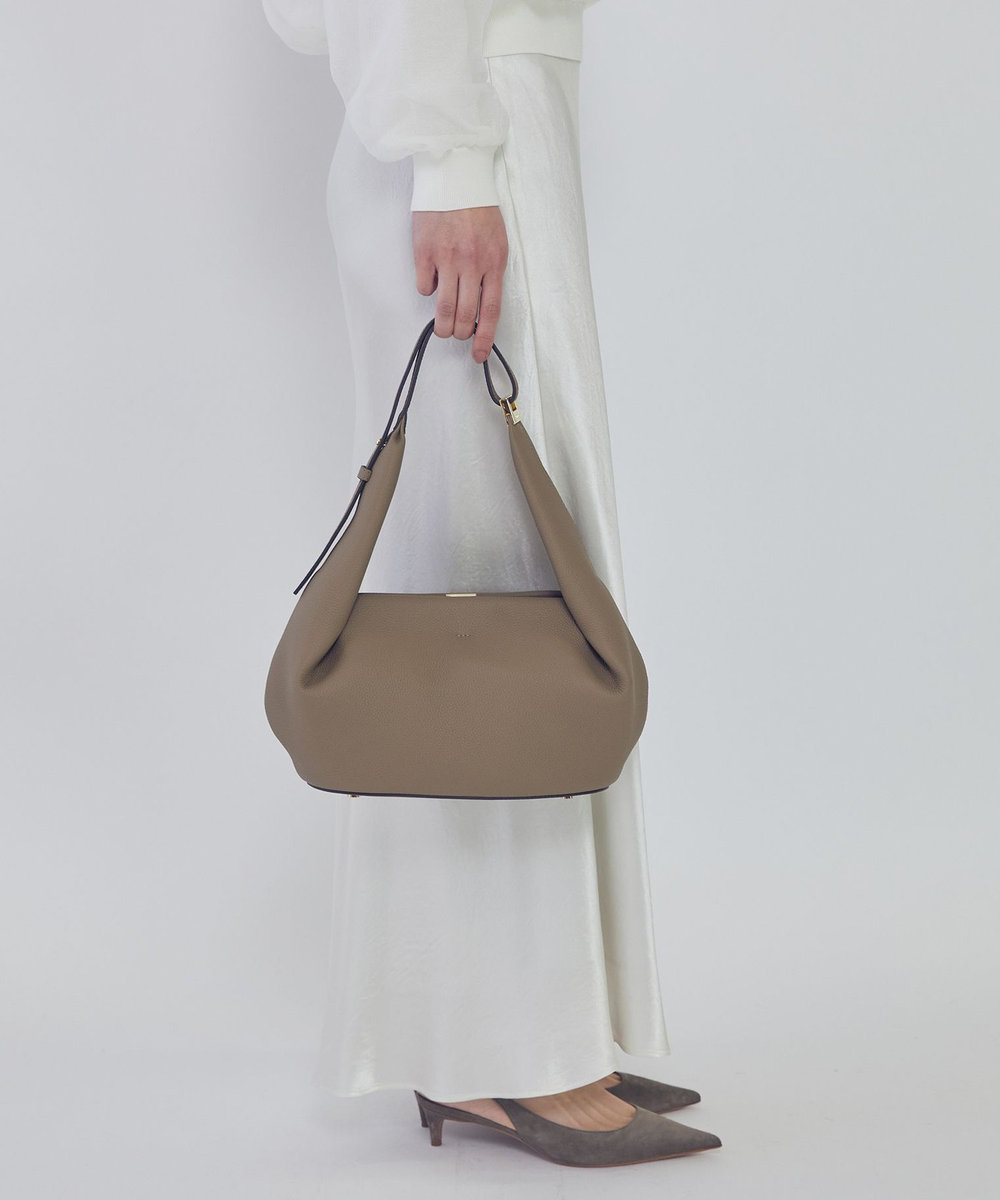 1er Arrondissement 【WEB限定】＜PUNTI（プンティ）＞“OVOLO"ショルダーバッグ ベージュ