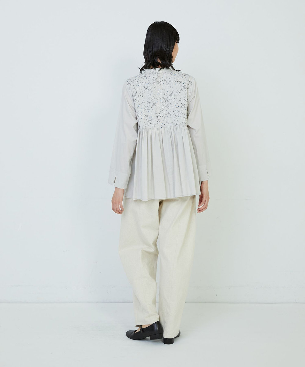 ADIEU TRISTESSE 星空プリント＆刺繍ブラウス ライトグレー