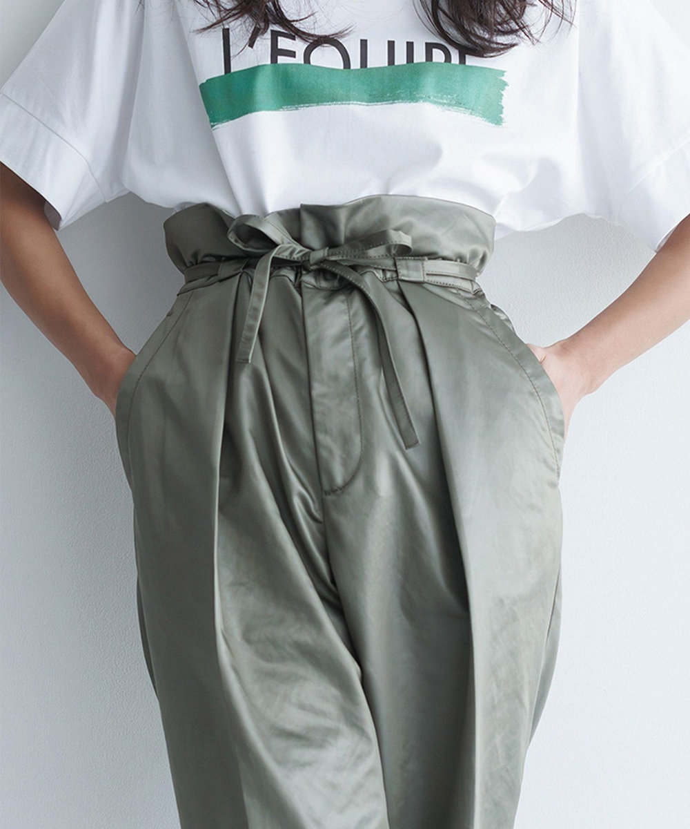 L'EQUIPE 【YOSHIKO KRIS-WEBB×L’EQUIPE】ストレッチサテンキャロットパンツ カーキ