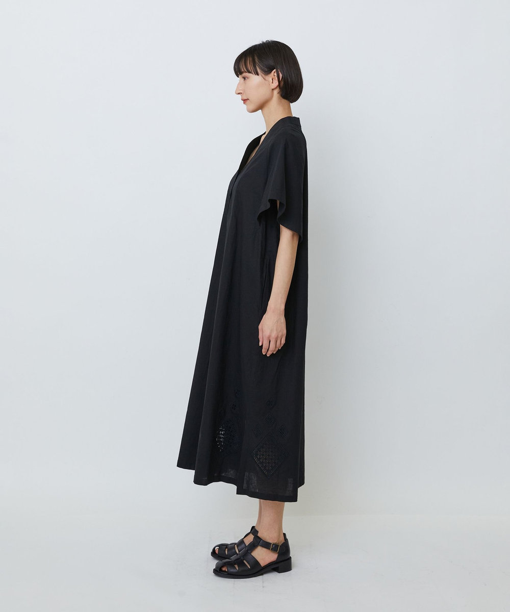 LOISIR コットンリネンクロス刺繍入りワンピース ブラック