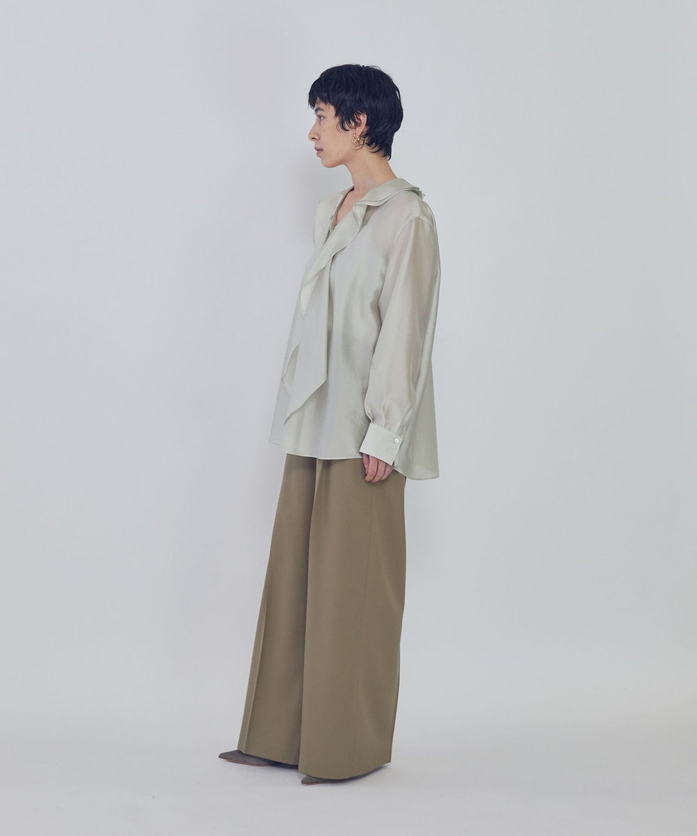 1er Arrondissement ラッフルＶネックブラウス ベージュ