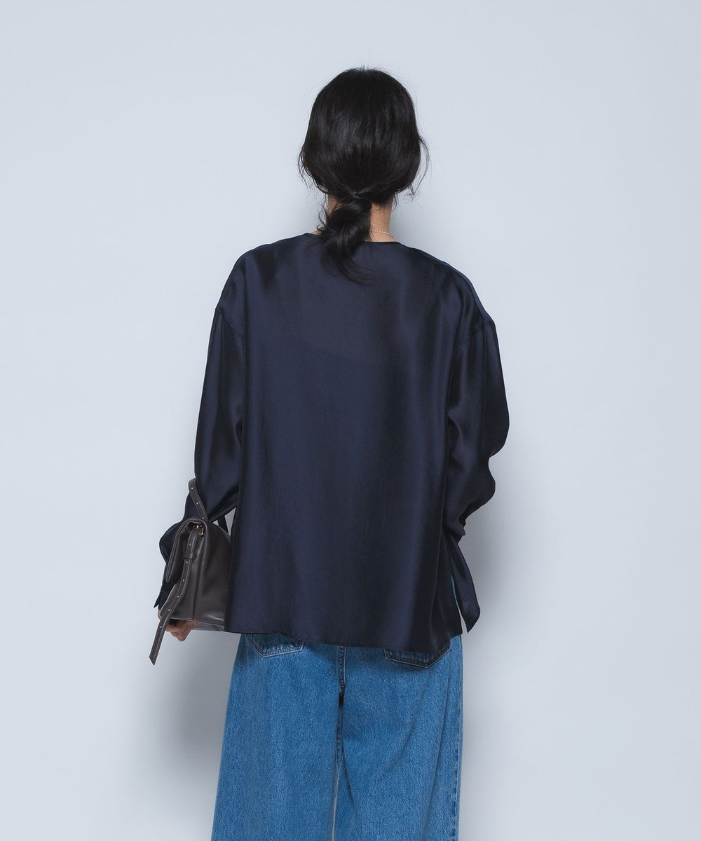 1er Arrondissement シルクライクノーカラーブラウス ネイビー