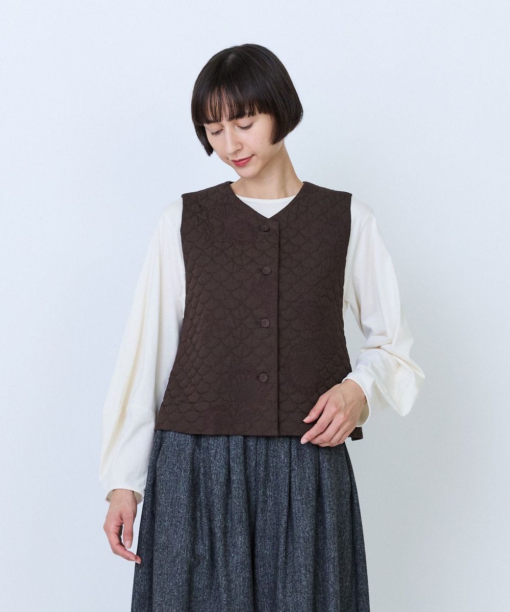 LOISIR コットンリネンキルティング風刺繍ベスト ブラウン