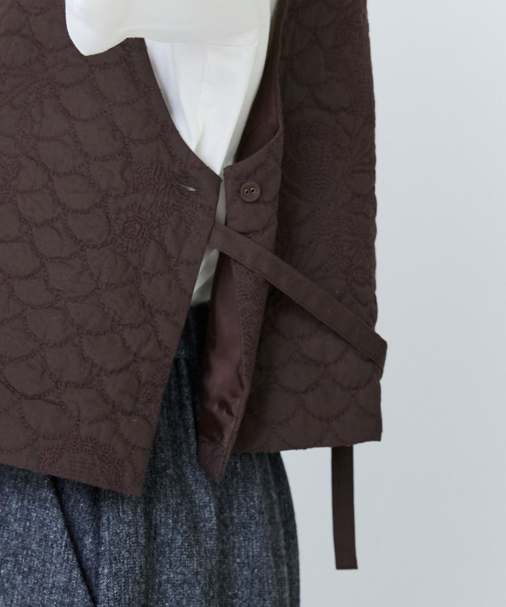 LOISIR コットンリネンキルティング風刺繍ベスト ブラウン