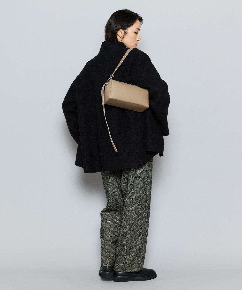 L'EQUIPE LAURA DI MAGGIO ボックスショルダーバッグ グレイッシュベージュ