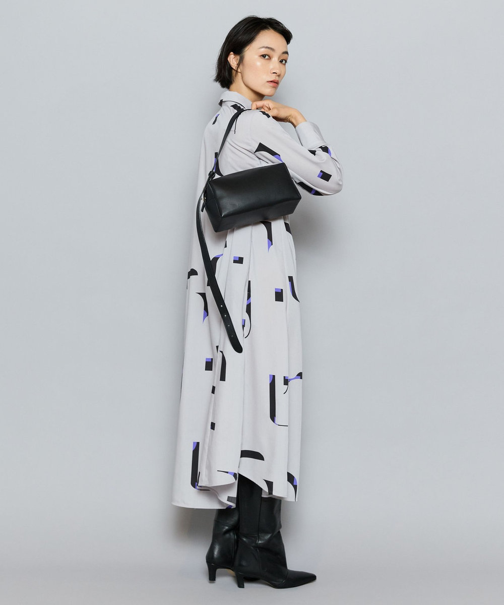 L'EQUIPE LAURA DI MAGGIO ボックスショルダーバッグ ブラック