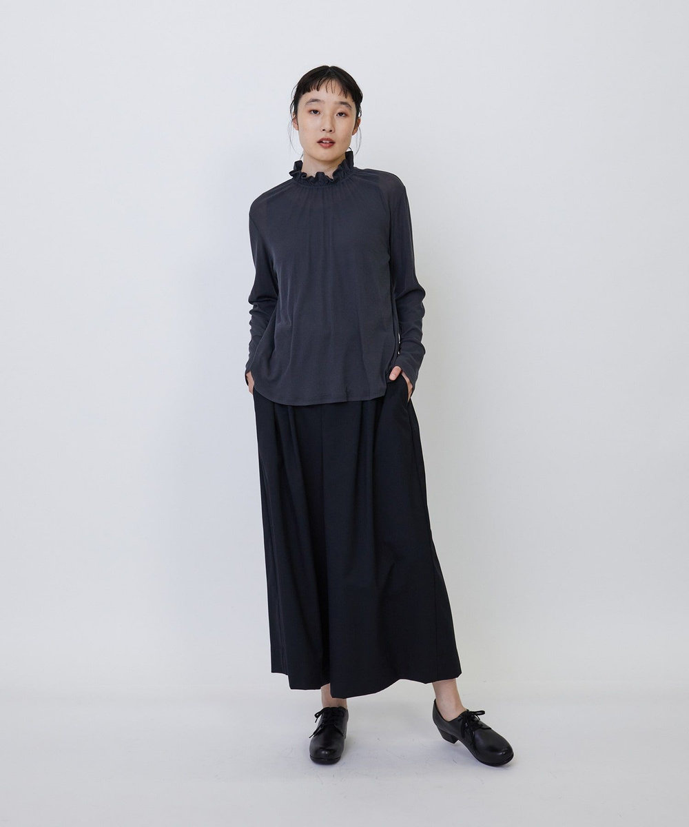 LOISIR ガーゼフライスフリルネックプルオーバー チャコールグレー
