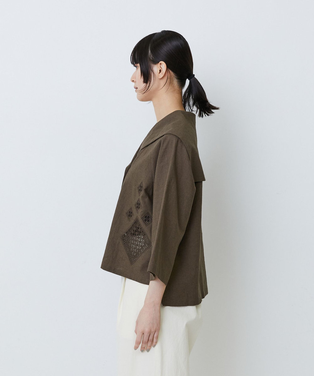 LOISIR コットンリネンクロス刺繍入りセーラーカラーブラウス カーキ