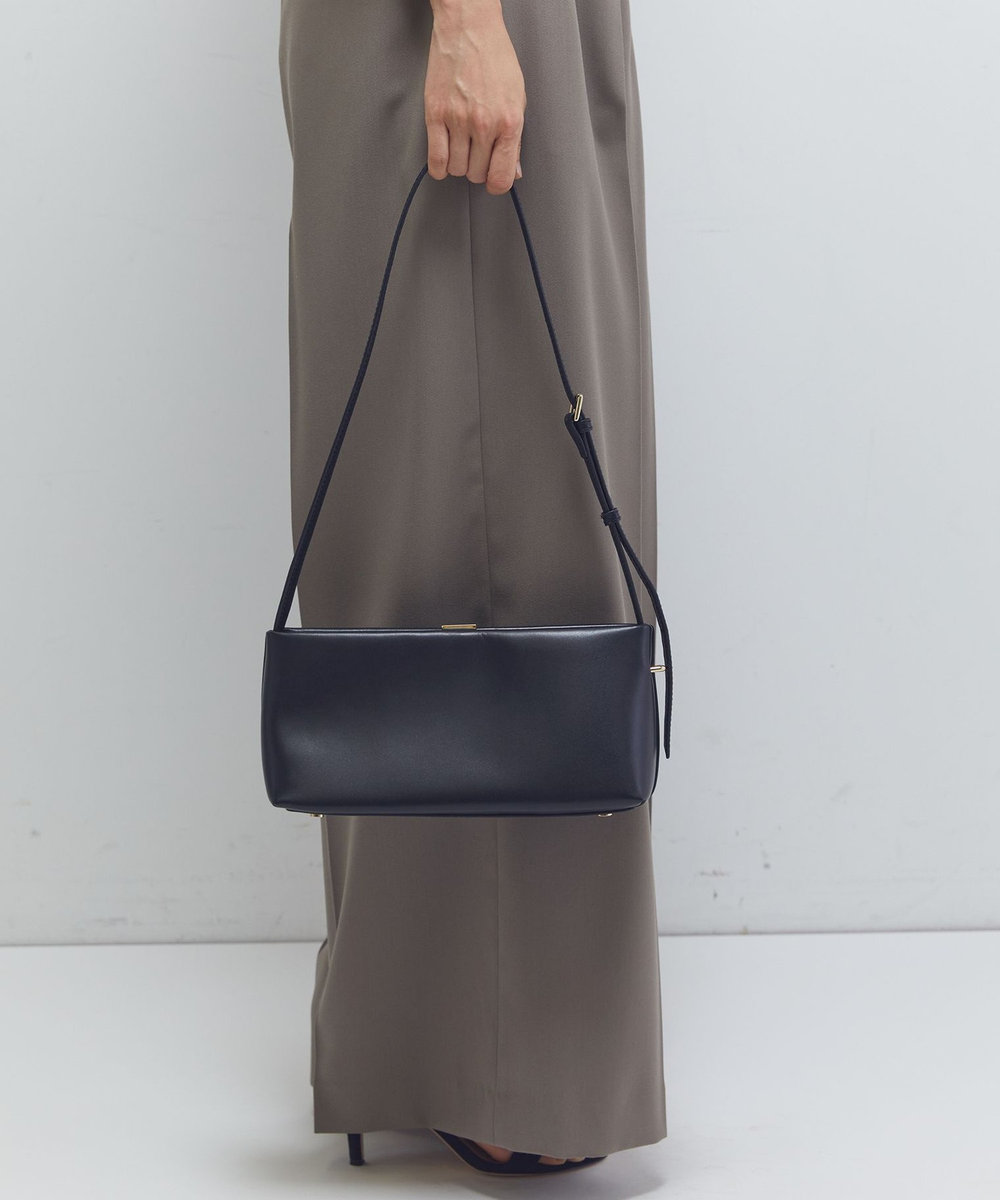 1er Arrondissement ＜PUNTI（プンティ）＞“PORTRAIT-ONE SHLD"ワンハンドルバッグ ブラック
