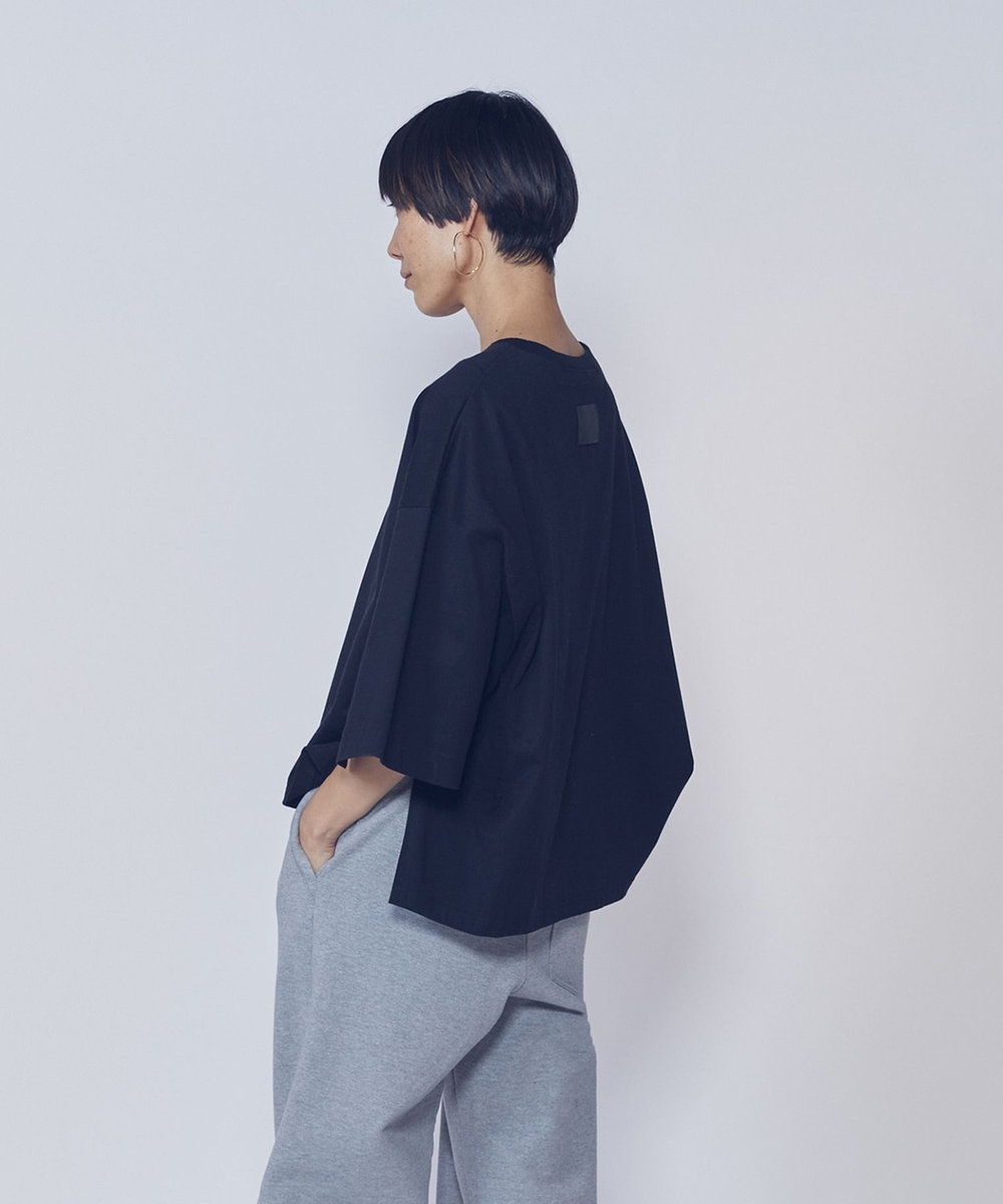 1er Arrondissement ＜COTHEBISMOKE (コグ ザ ビッグ スモーク)＞“NOELLA"Tシャツ ブラック