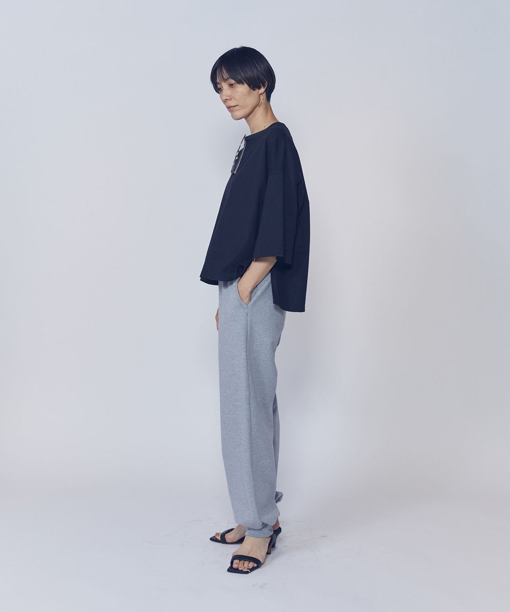 1er Arrondissement ＜COTHEBISMOKE (コグ ザ ビッグ スモーク)＞“NOELLA"Tシャツ ブラック