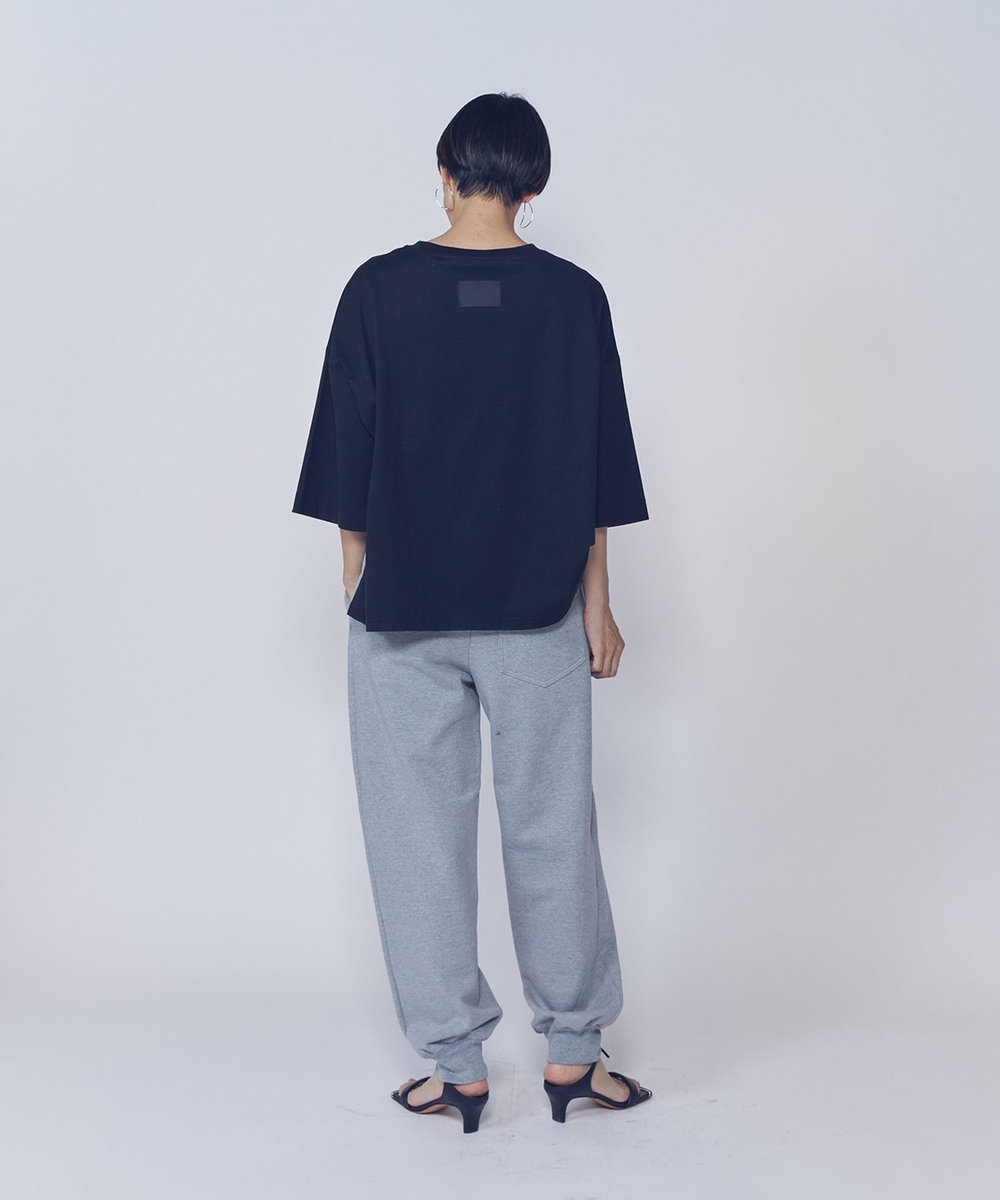 1er Arrondissement ＜COTHEBISMOKE (コグ ザ ビッグ スモーク)＞“NOELLA"Tシャツ ブラック
