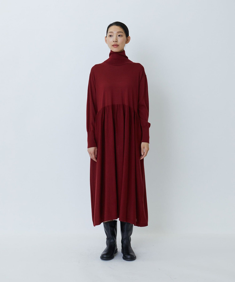LOISIR ウール梳毛天竺タートルネックワンピース レッド