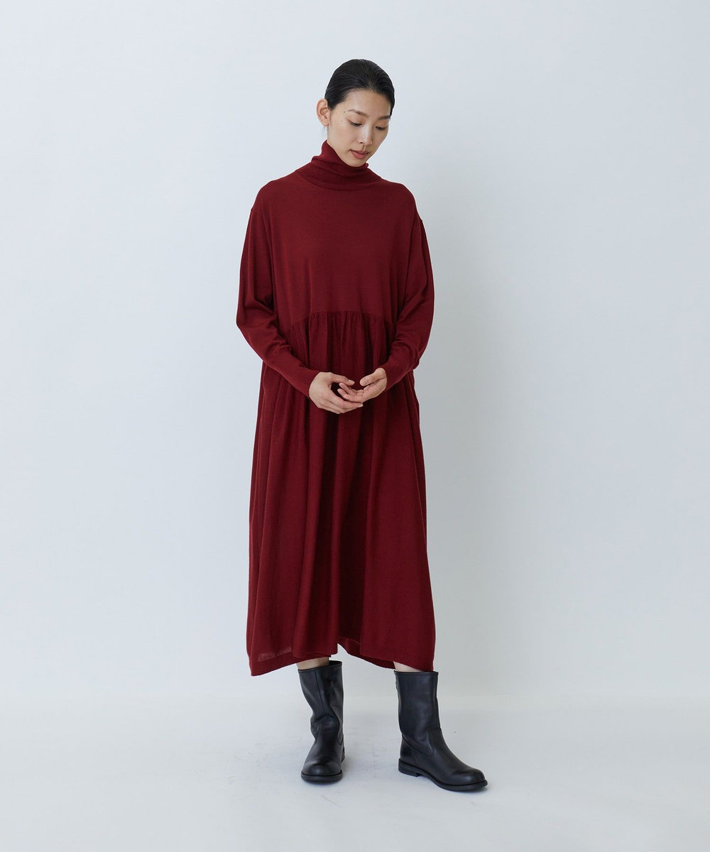 LOISIR ウール梳毛天竺タートルネックワンピース レッド
