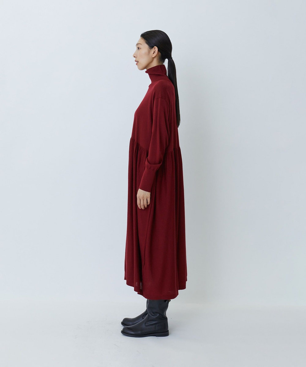 LOISIR ウール梳毛天竺タートルネックワンピース レッド