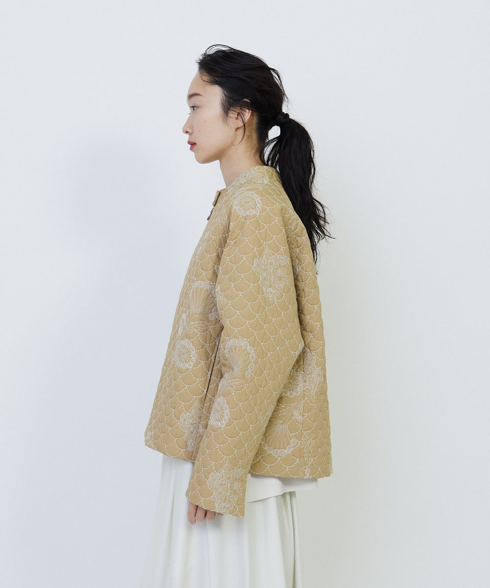 LOISIR コットンリネンキルティング風刺繍ノーカラージャケット ベージュ