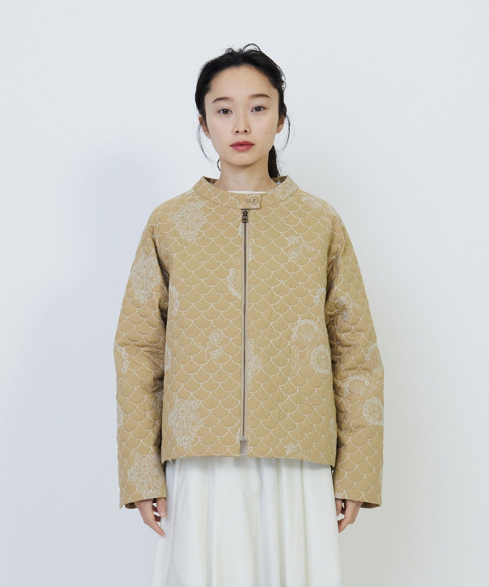 LOISIR コットンリネンキルティング風刺繍ノーカラージャケット ベージュ