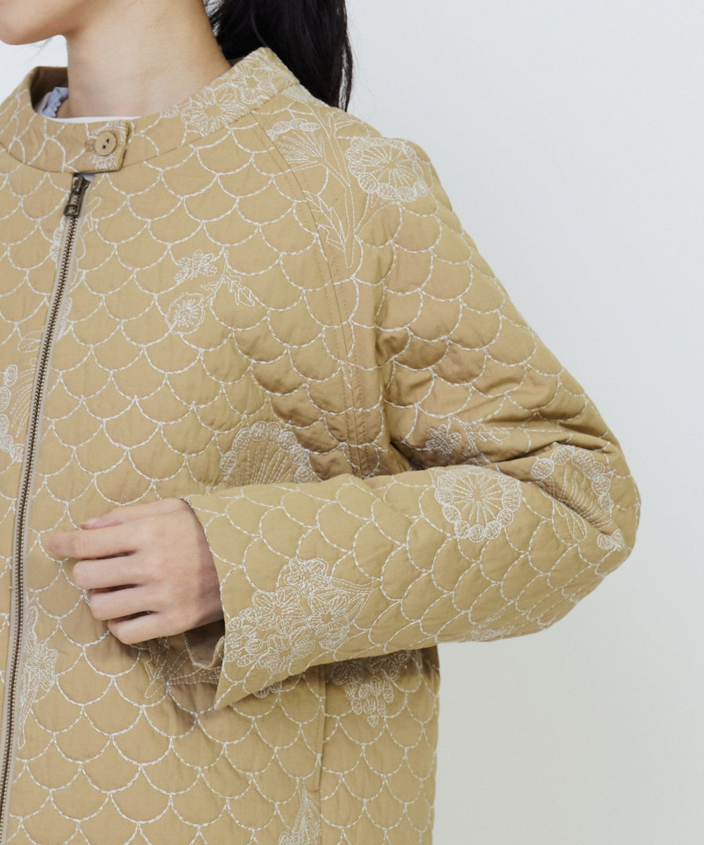 LOISIR コットンリネンキルティング風刺繍ノーカラージャケット ベージュ