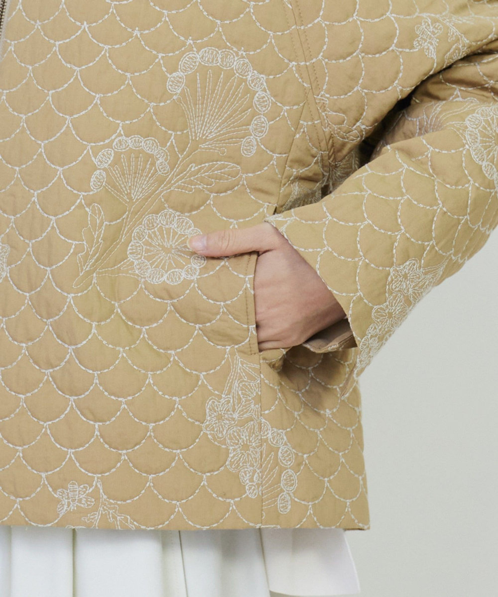 LOISIR コットンリネンキルティング風刺繍ノーカラージャケット ベージュ