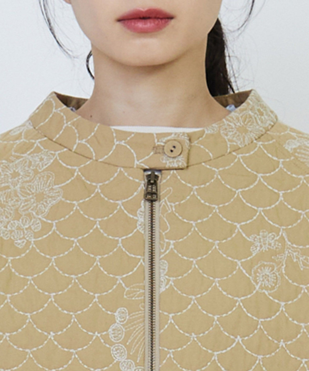 LOISIR コットンリネンキルティング風刺繍ノーカラージャケット ベージュ