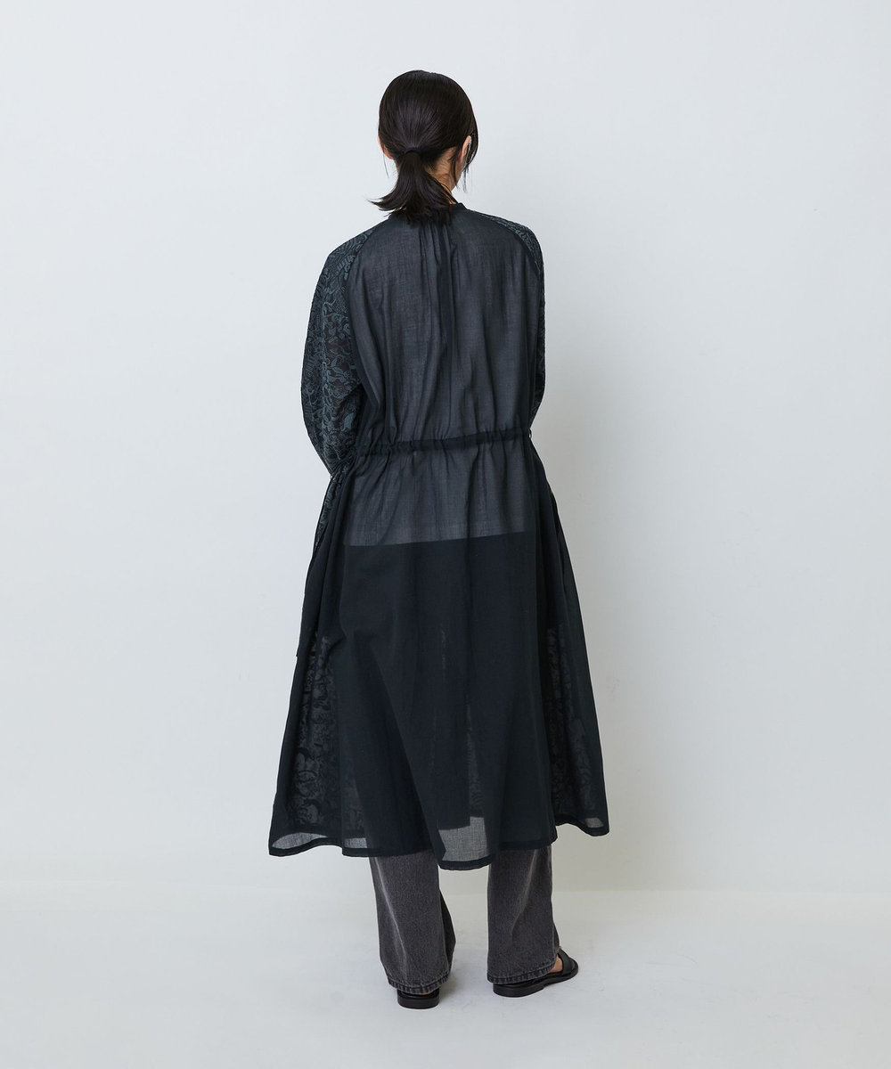 LOISIR 【アーティストコラボ】LOISIR×TORANEKOBONBON エンブロイダリーワンピース ブラック系その他