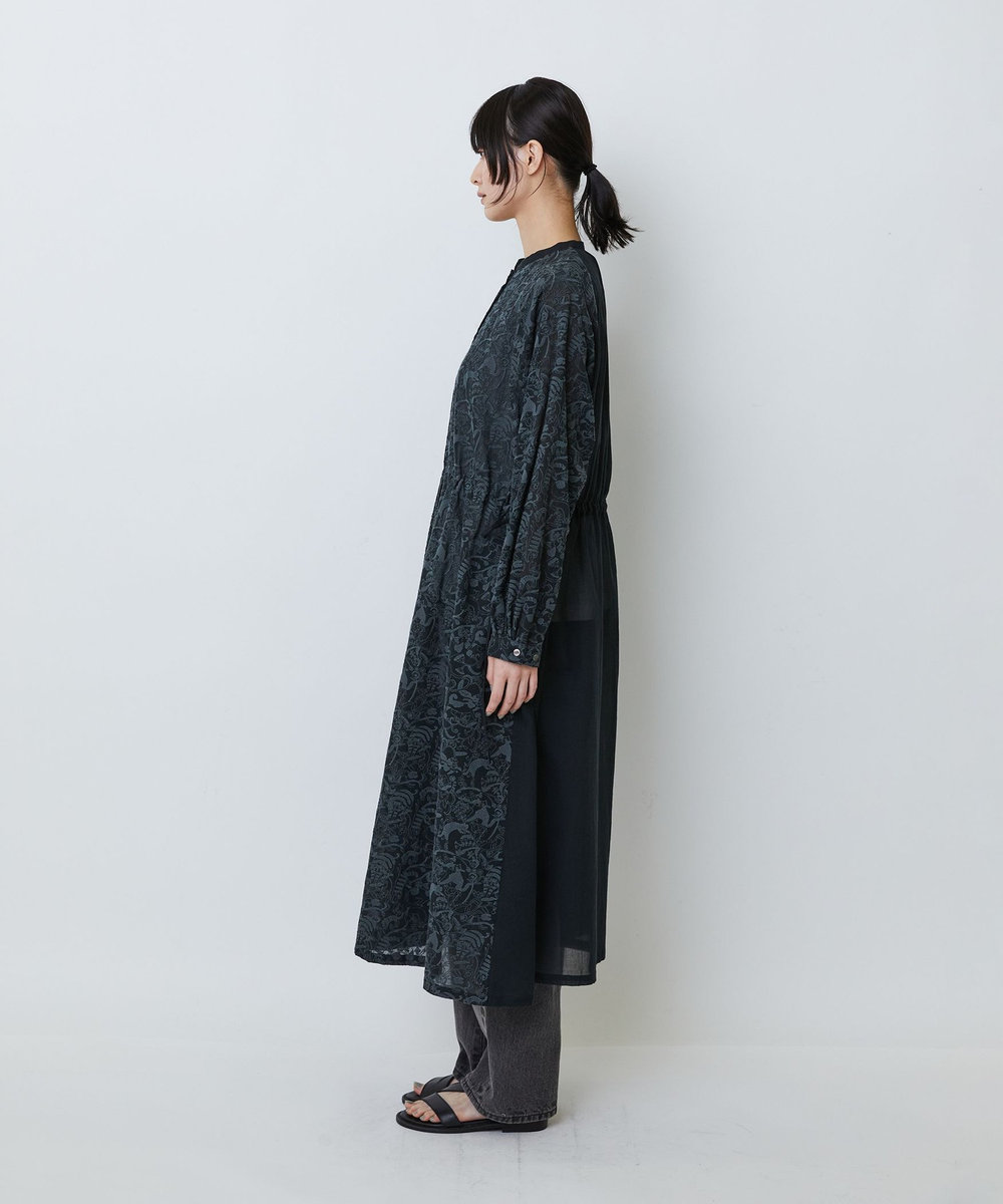 LOISIR 【アーティストコラボ】LOISIR×TORANEKOBONBON エンブロイダリーワンピース ブラック系その他