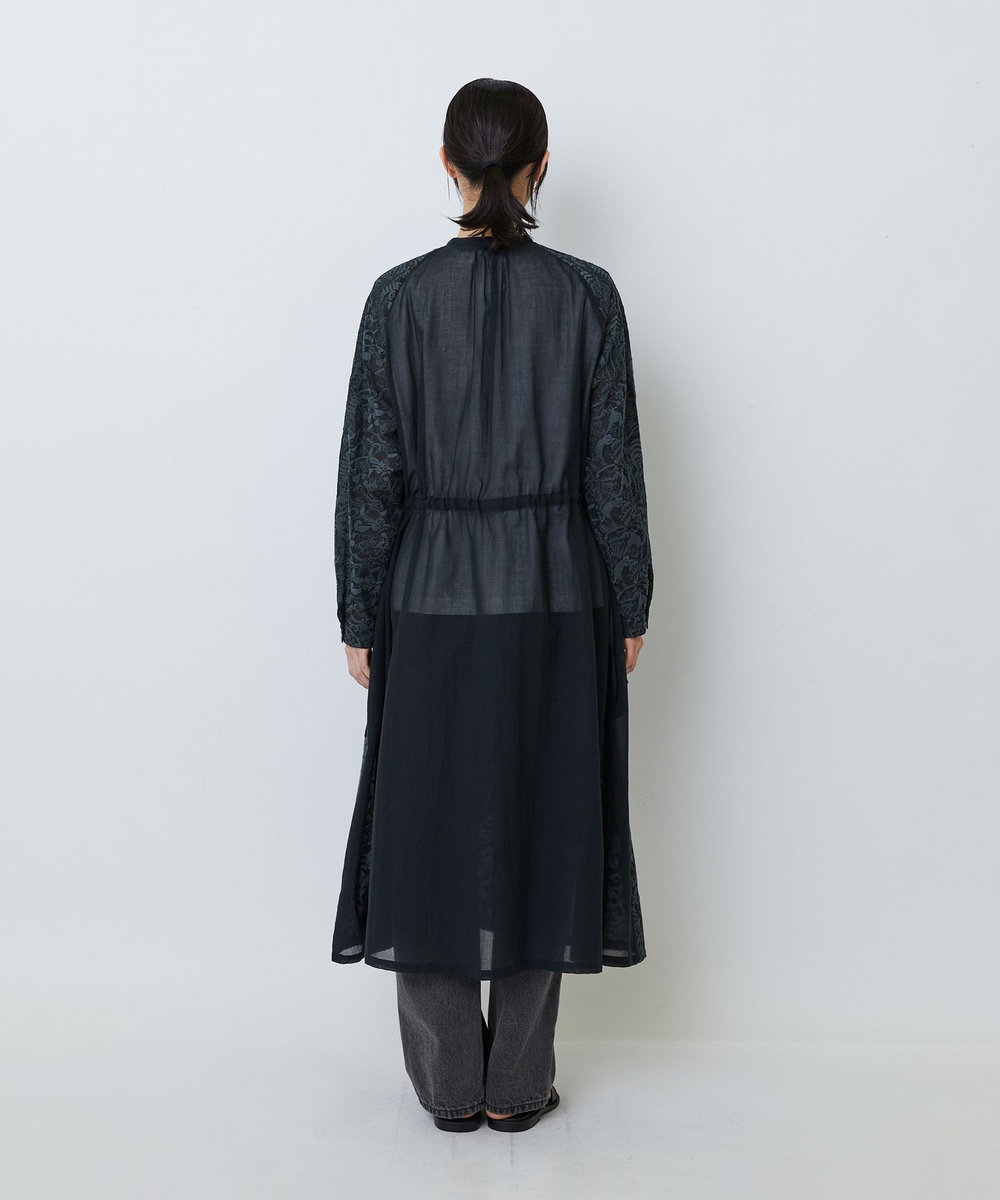 LOISIR 【アーティストコラボ】LOISIR×TORANEKOBONBON エンブロイダリーワンピース ブラック系その他