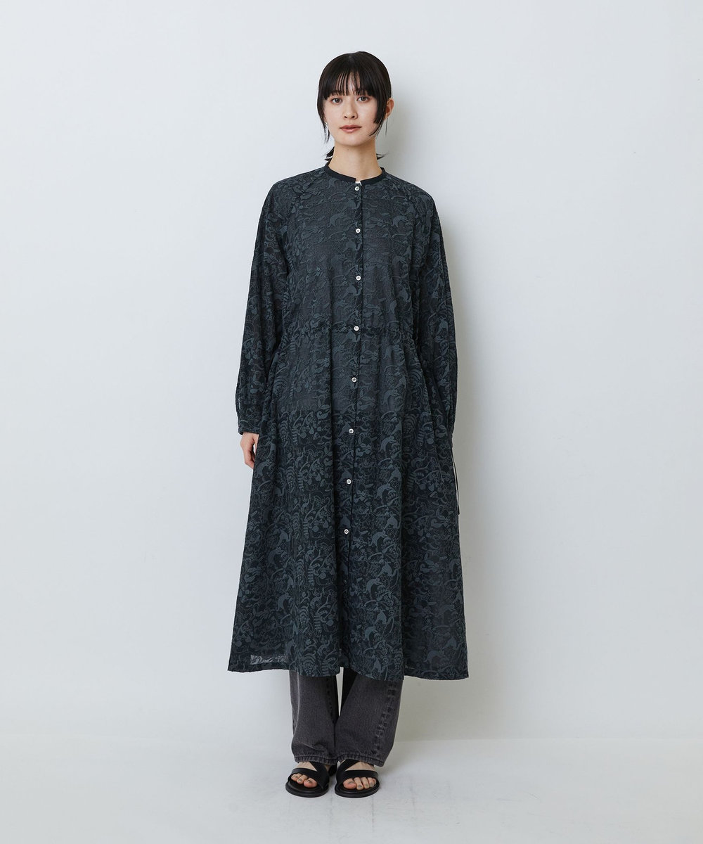 LOISIR 【アーティストコラボ】LOISIR×TORANEKOBONBON エンブロイダリーワンピース ブラック系その他