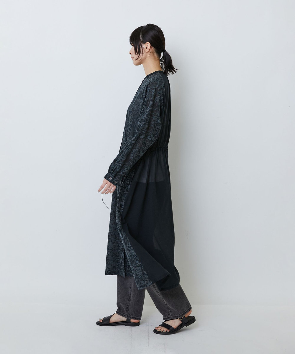 LOISIR 【アーティストコラボ】LOISIR×TORANEKOBONBON エンブロイダリーワンピース ブラック系その他