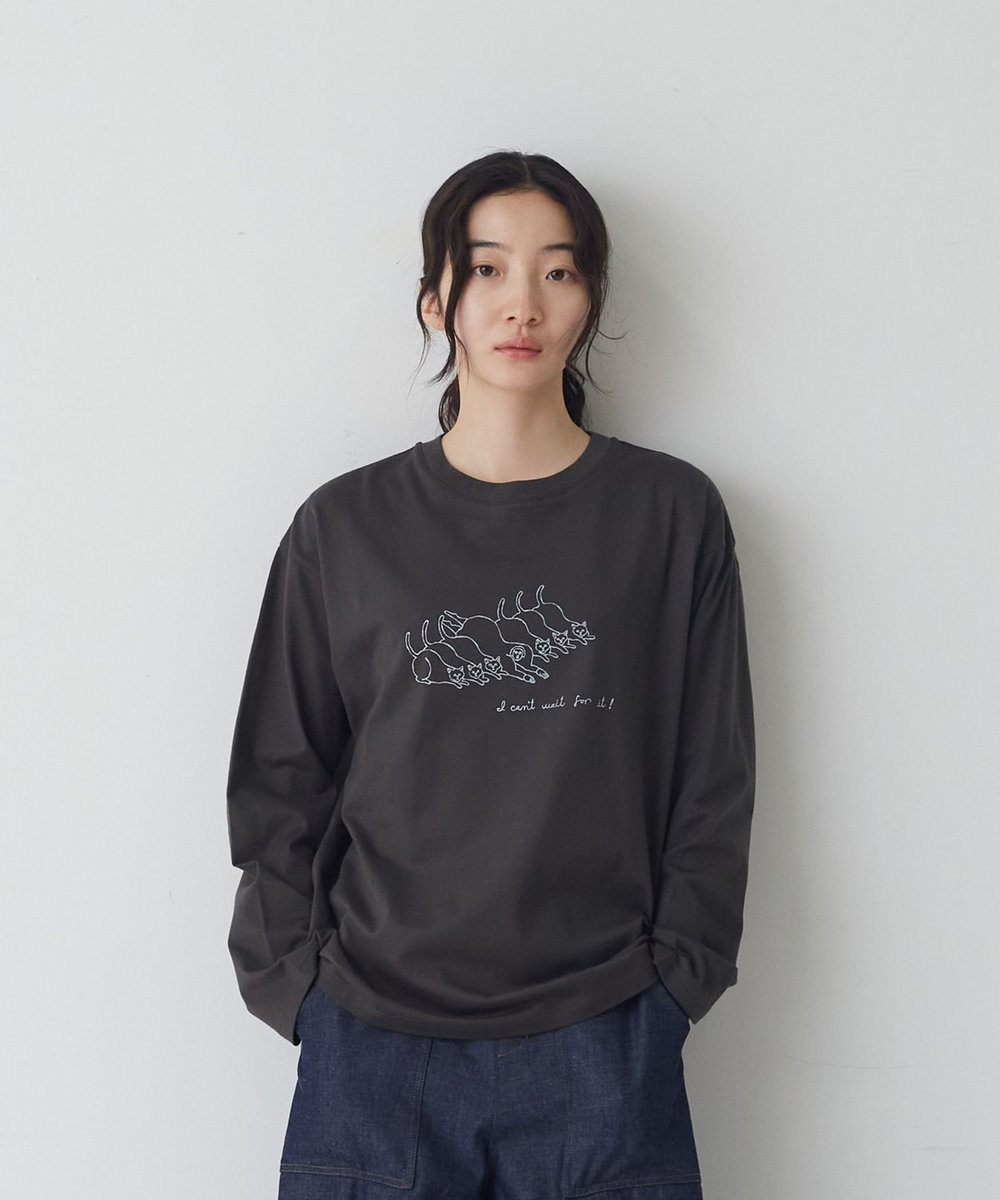 congés payés ADIEU TRISTESSE 《ナガノチサトさんコラボ》ロングスリーブTシャツ チャコールグレー