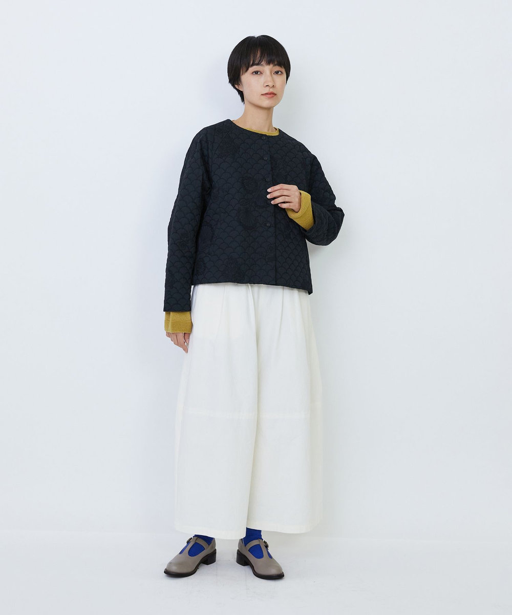 LOISIR コットンリネンキルティング風刺繍ノーカラージャケット ブラック