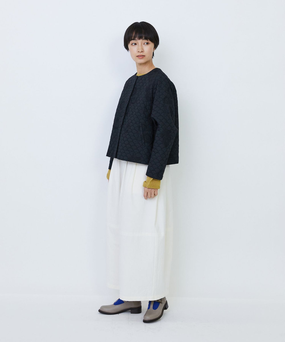 LOISIR コットンリネンキルティング風刺繍ノーカラージャケット ブラック
