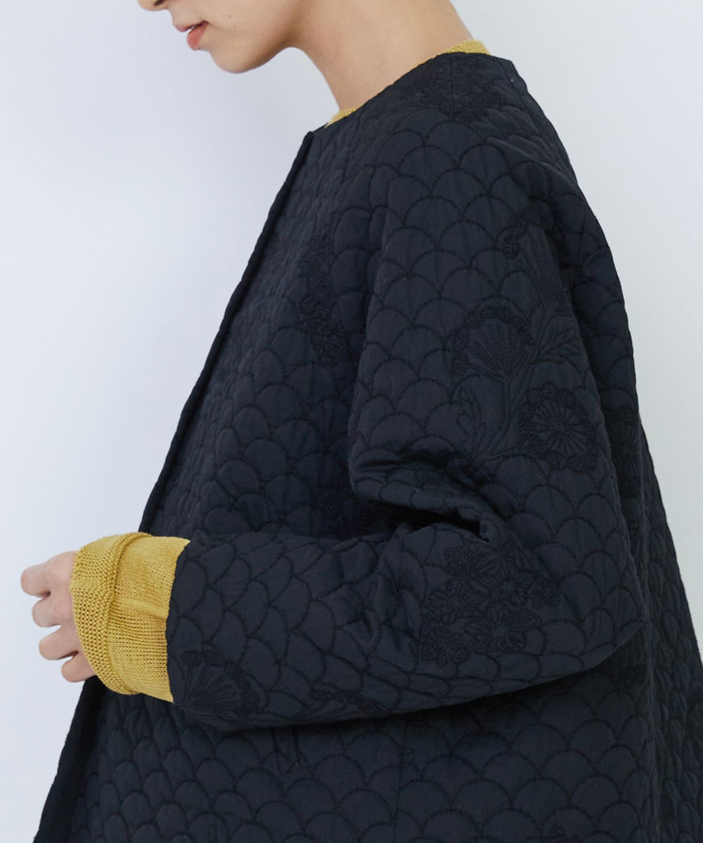LOISIR コットンリネンキルティング風刺繍ノーカラージャケット ブラック