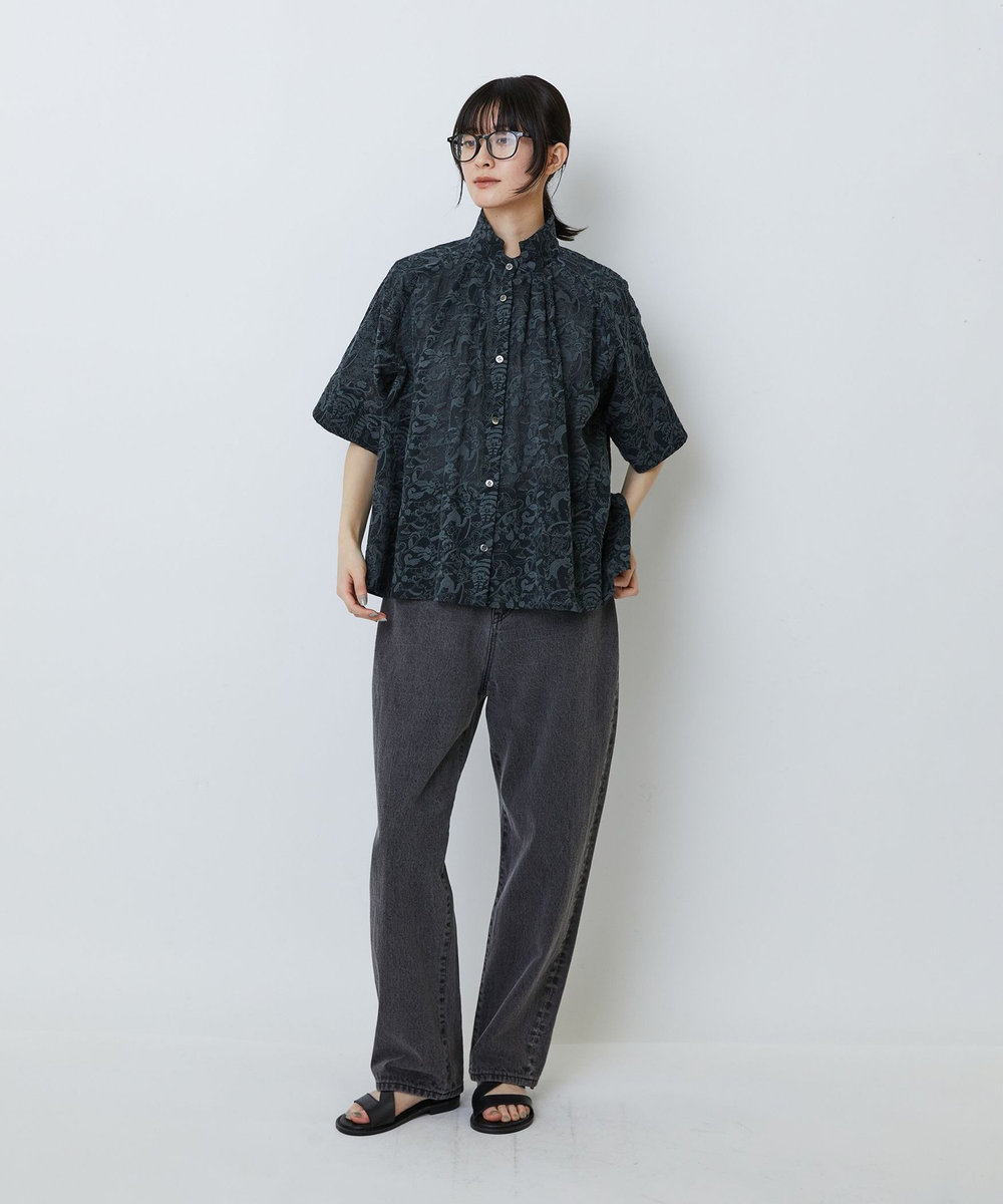 LOISIR 【アーティストコラボ】LOISIR×TORANEKOBONBON エンブロイダリーAラインシャツ ブラック系その他
