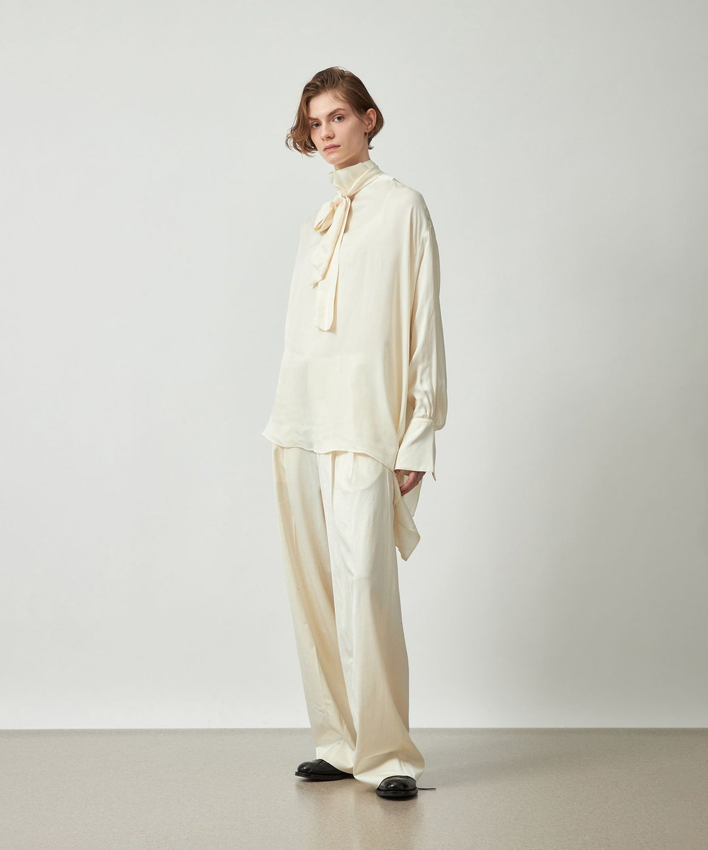 DÉPAREILLÉ WOOL SATIN TUCK PANTS / ウールサテンタックパンツ ホワイト