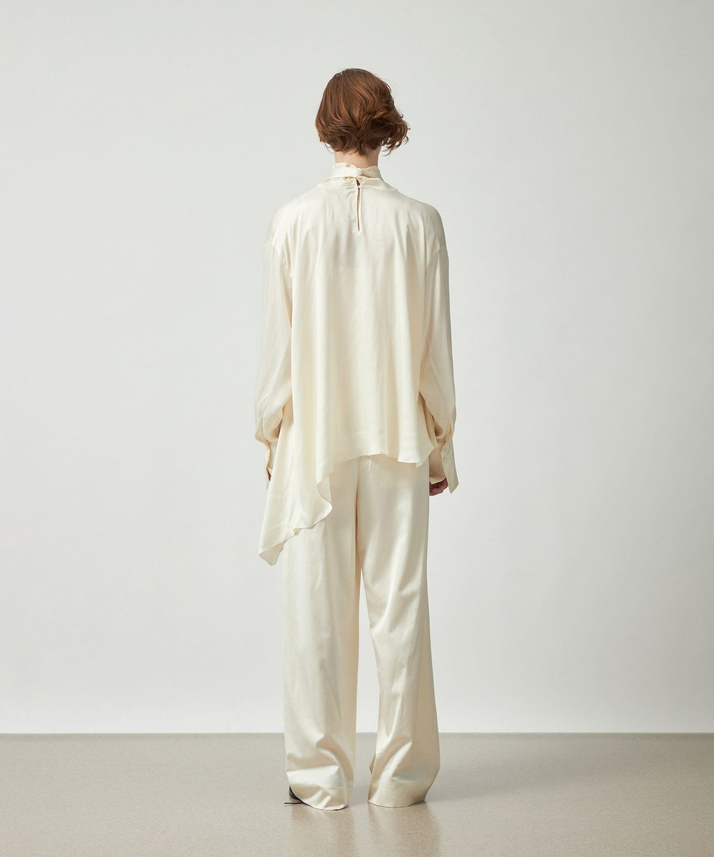 DÉPAREILLÉ WOOL SATIN TUCK PANTS / ウールサテンタックパンツ ホワイト